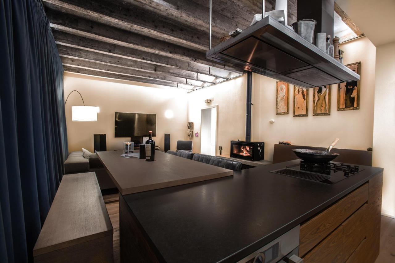 Contemporary Apartment With Fireplace & Terrace Banská Bystrica Exteriör bild