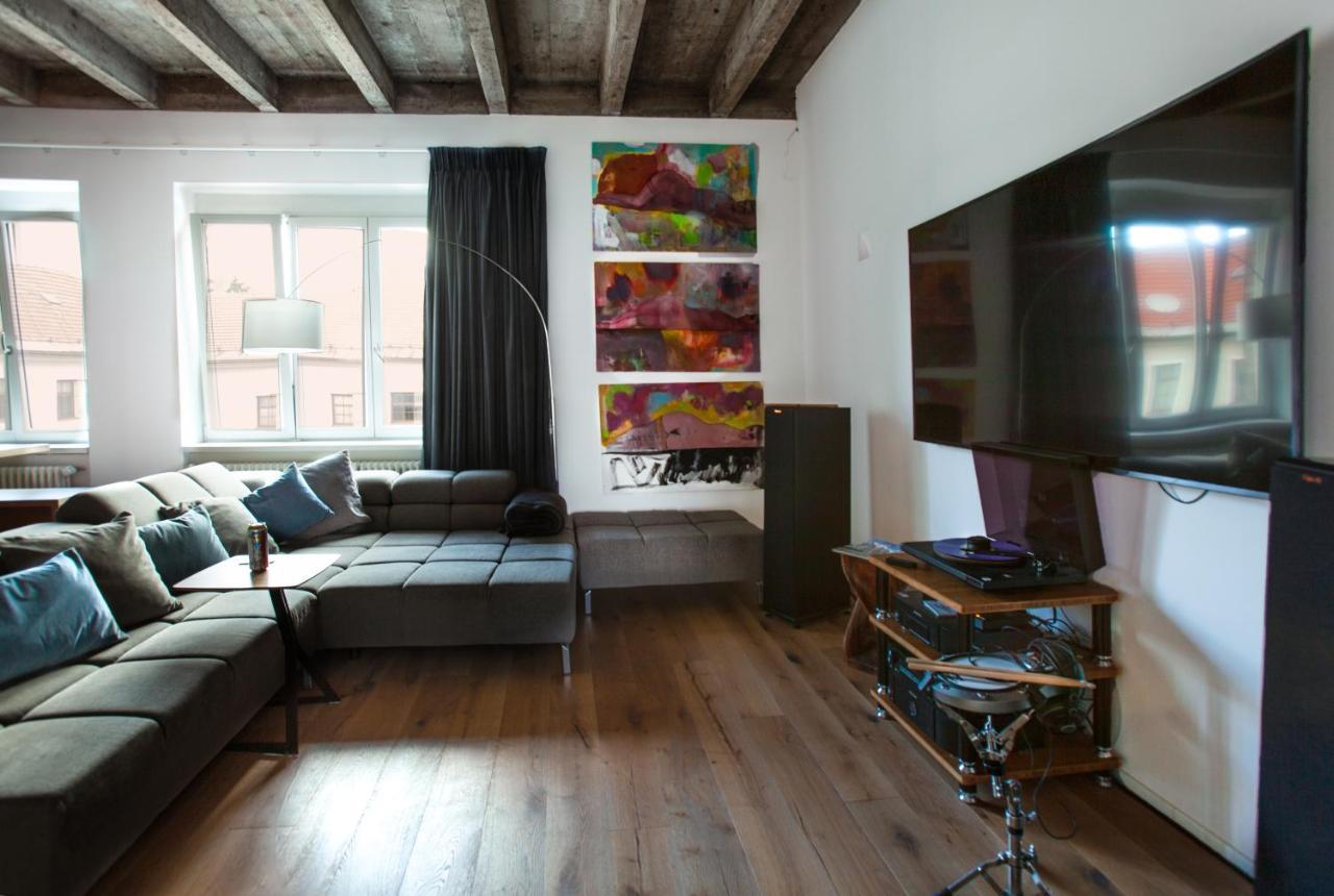 Contemporary Apartment With Fireplace & Terrace Banská Bystrica Exteriör bild