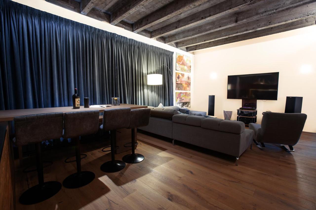 Contemporary Apartment With Fireplace & Terrace Banská Bystrica Exteriör bild